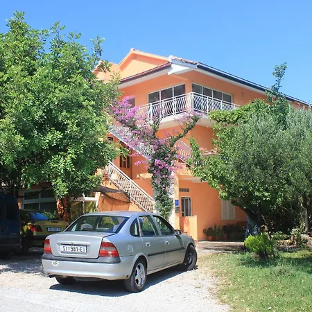 648a Διαμέρισμα *