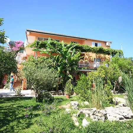648a Apartment *